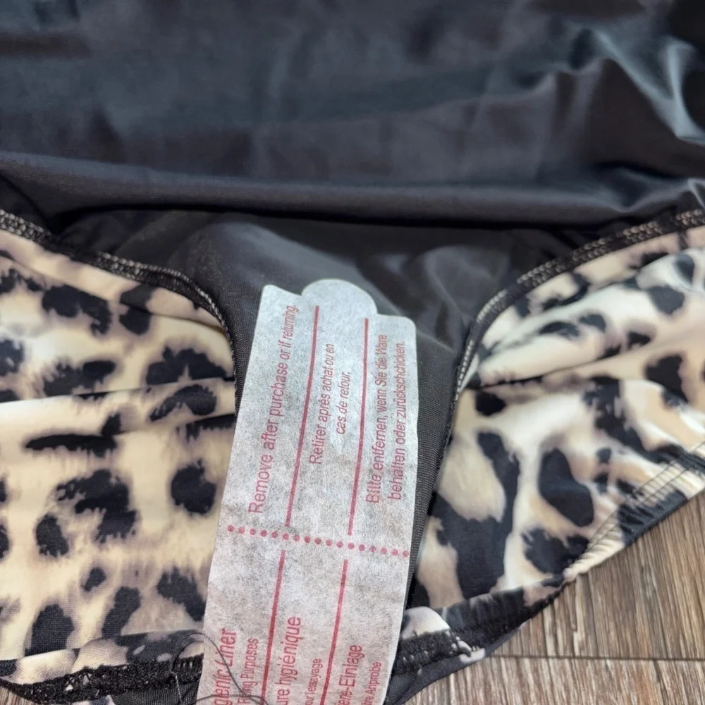 Lands End size 8 D animal print swimsuit